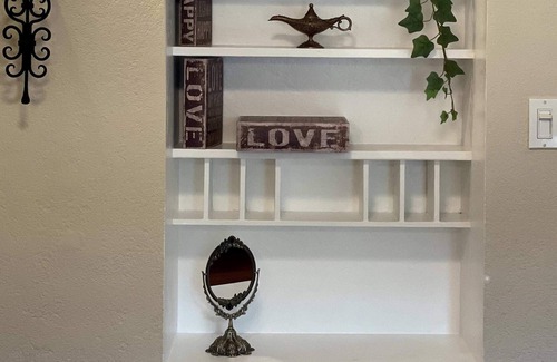 Ladera Heights House | Cubier: Fairy Tale 3BR House in Inglewood (BR-CUL)