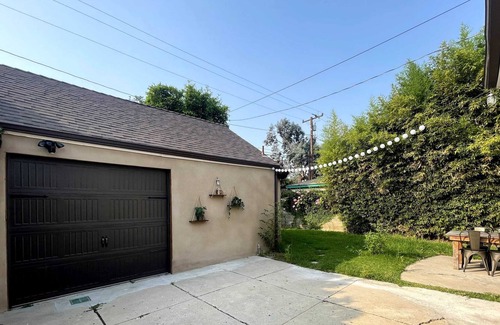 Ladera Heights House | Cubier: Fairy Tale 3BR House in Inglewood (BR-CUL)