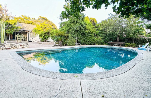 Ladera Heights House | Cubier - Stunning 6BR 4BA Oasis with Pool-Lou1-Lad