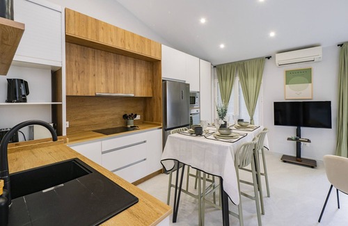 Alhaurin de la Torre Apartment | Cubo's Apartamento Lauro Golf Buganvilla/GOLF/community pool/air conditioning/free wifi