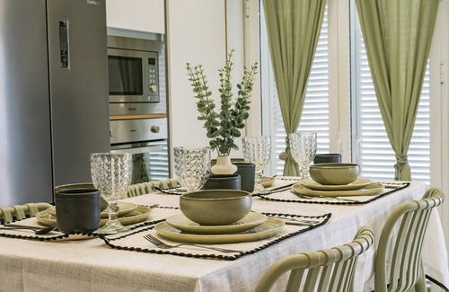 Alhaurin de la Torre Apartment | Cubo's Apartamento Lauro Golf Buganvilla/GOLF/community pool/air conditioning/free wifi