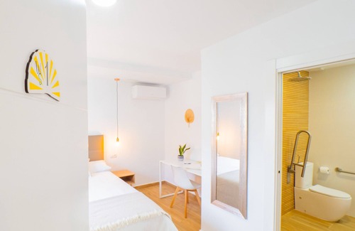 Torre de Benagalbon Bed & Breakfast | Cubo's Hostal William's Sunny 1 Adapted with Breakfast/disabled access with Breakfast/free wifi