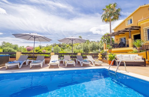 Cartama Cottage | Cubo's La Casa Grande/Jacuzzi/pool/air conditioning/garden
