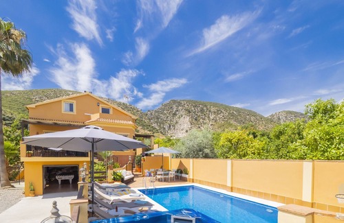 Cartama Cottage | Cubo's La Casa Grande/Jacuzzi/pool/air conditioning/garden