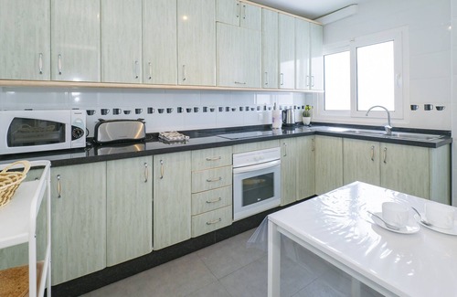 Malaga-Este Apartment | Cubo's Mariana Apartment/air conditioning/free wifi/parking included/close to the beach