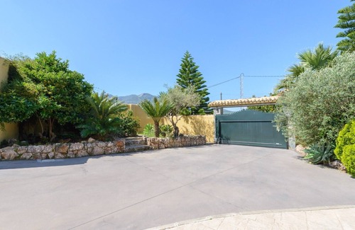 Alhaurin de la Torre Villa | Cubo's Villa Torre Encina/air conditioning/free wifi/private pool/terrace