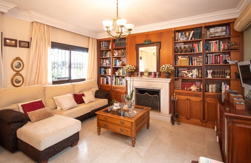 Churriana Villa | Cubo's Villa Palacio Valdes. Private pool and terrace, free wifi and AC