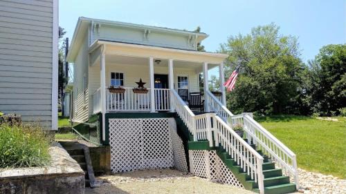 Luray House | Cubs Cottage