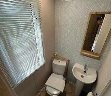 Malton House | Cuckoo Lodge with Hot Tub at Brickyard Lakes