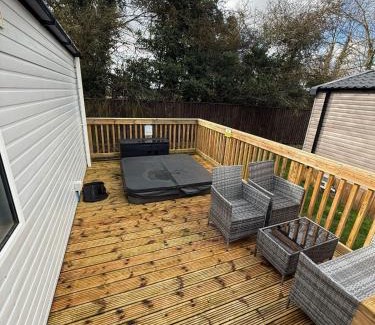 Malton House | Cuckoo Lodge with Hot Tub at Brickyard Lakes