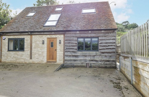Middleyard Cottage | CUCKOO PENN HIDEAWAY, romantic, with hot tub in King's Stanley