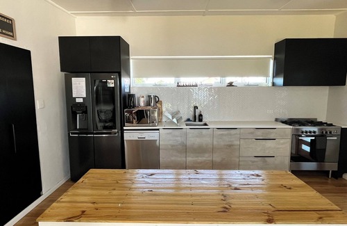 Windang House | Cudgeree Bay Lake House - Right on Lake Illawarra's edge