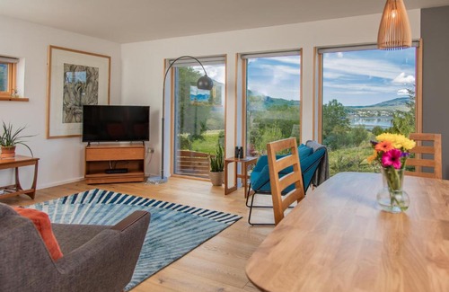 Portree House | Cuillrigh - Luxury house, loch & mountain views