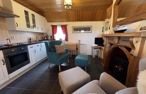 Homore Cottage | CUIR NA BHOIR, pet friendly, with a garden in Creagorry