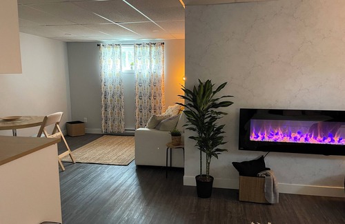 Saint-Alphonse-de-Granby Apartment | Cuisinette, espace cozy, 3 min de l’autoroute et a 15 min de ski, vélo, zoo, vin