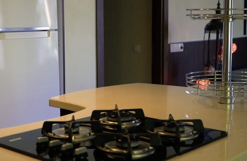 Ozdere House | Cukuralti Plajina 50m, Mustakil Girişli ve Bahçeli, 3+1 Full Eşyalı Daire