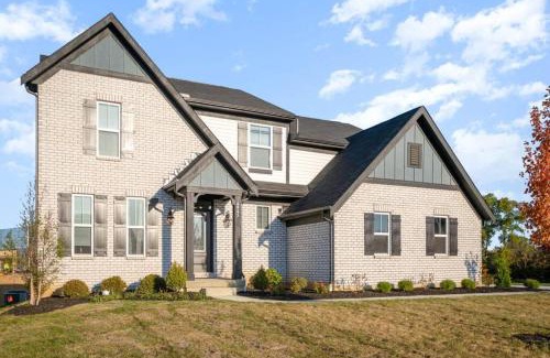 Otterbien Home House | Cul de sac home in Family friendly community