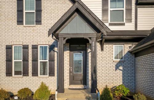 Otterbien Home House | Cul de sac home in Family friendly community