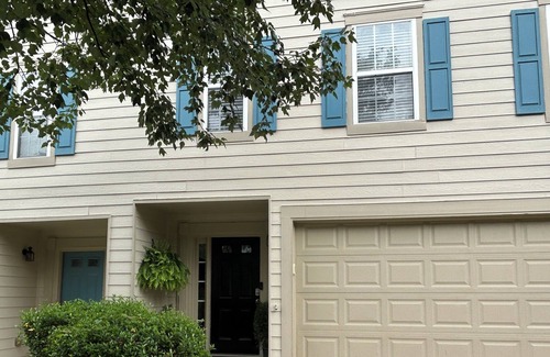 Duluth House | Cul de sac Townhome Close Location Atlanta Spacious Bedroom Private entrance