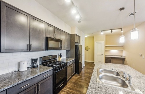 Southeast Houston Apartment | Cullen 4307 I Parking I Pool I Gym I 2Bd/2Bth