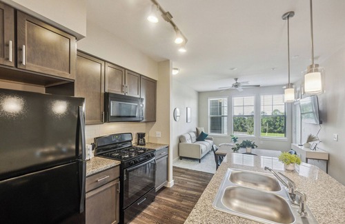 Southeast Houston Apartment | Cullen 7309 I Corporate 1Bd Apartment I Parking