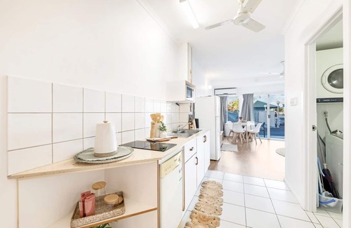 Cullen Bay Apartment | Cullen Bay Calm Tropical Poolside Living