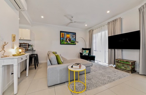 Cullen Bay House | Cullen Bay Townhouse close to beach & restaurants