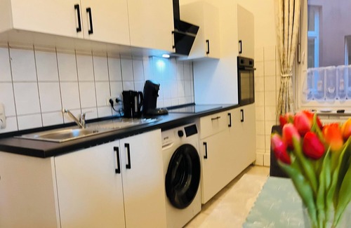 Saint Pauli Apartment | Culthouse Hamburg- Apartment 3 - Reeperbahn/Ecke Gr. Freedom at Beatles Platz