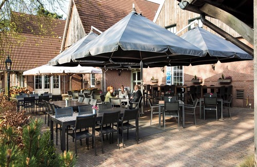 Bruggenmors Hotel | Cultural Getaway w/Free Parking In Enschede — Walk To Rijksmuseum And Volkspark