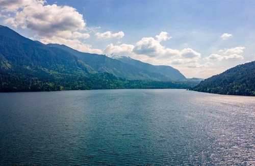 Cultus Lake Cabin | Cultus Lake Waterfront Cabin