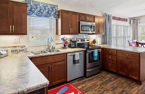 Delong House | Culver Lodge | 3BR/2BA, Near Lake Max & Academies