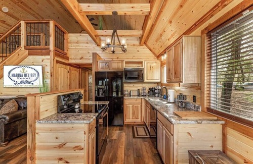 Afton Cabin | Cumberland Cabin (Boat Slip Included)