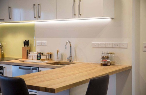 Dunedin City Centre Apartment | Cumberland Street deluxe apartment No3