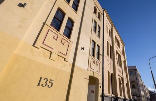 Dunedin City Centre Apartment | Cumberland Street deluxe apartment No1