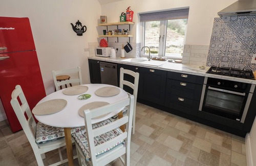 Finny Cottage | CUMMER COTTAGE, family friendly in Clonbur, County Galway