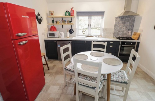 Finny Cottage | CUMMER COTTAGE, family friendly in Clonbur, County Galway