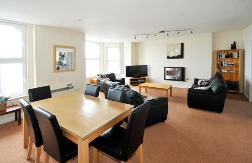Douglas Apartment | Cunard Apartments