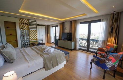 Ayvalik Hotel | CUNDA EYE