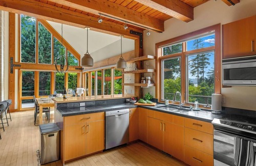 Stevenson House | Curated art, luxe linens & indoor-outdoor fireplaces.