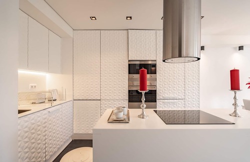 Santa Engracia Apartment | Curcumin Silver Apartment, Wifi, AC !new!