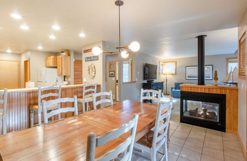 Shorepine Village House | Curious Sea Cow #161-Easy walk to beach, perfect cottage, everything you need! Dog OK.