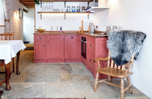 Sutton-in-Craven Cottage | CURLEW COTTAGE, character holiday cottage, with hot tub in Cowling