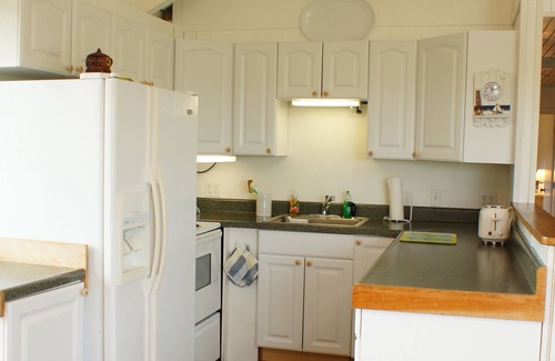 Quidnet Cottage | "Curlew Cottage" Secluded Island Getaway, Sleeps 6, Pet Friendly