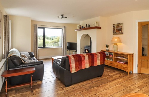 Lauragh Cottage | CURRAHA, pet friendly, with open fire in Lauragh, County Kerry