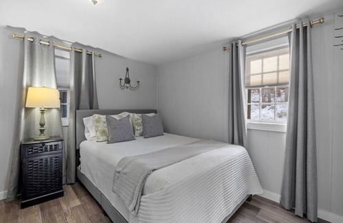 Bradford Cottage | Current Cottage: Waterside 1 Bed 1 Ba Private Pond