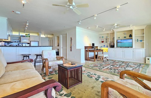 Diamond Head - Kapahulu - St. Louis Condo | Current Photos are PRE Full Remodel - Condo Reopens Renovated December 1st 2025