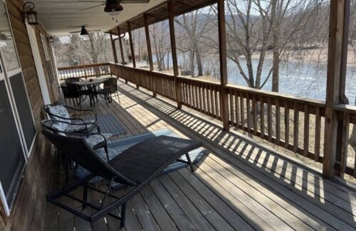 Van Buren Cabin | Current River Getaway/Van Buren, Mo.