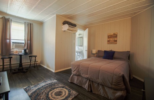Van Buren Hotel | Current River Inn