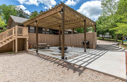 Van Buren Condo | Current track of luxury river cabins 2