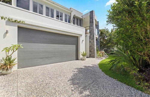 Currumbin House | Currumbin Beach Holiday Home - 200m to the beach